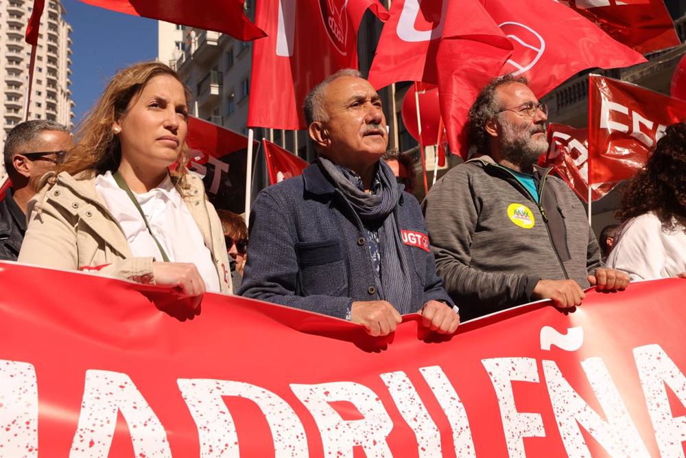 El secretario general de UGT, Pepe Álvarez, marcha en la cabecera de la manifestación convocada por entidades sociales, profesionales de la sanidad y organizaciones sindicales por la defensa de la sanidad madrileña, a 26 de marzo de 2023, en Madrid. El