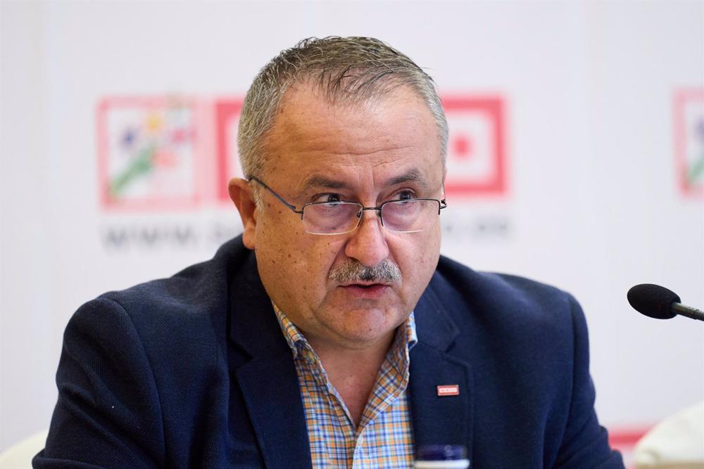 Archivo - El secretario general de la Federación de Sanidad y Sectores Sociosanitarios de CCOO, Humberto Muñoz, interviene durante una jornada de CCOO, en el Hotel Hoyuela, a 27 de septiembre de 2022, en Santander, Cantabria (España). Archivo