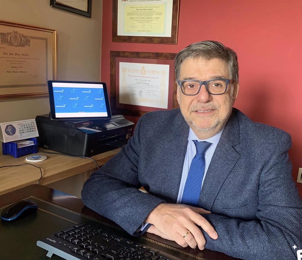 Archivo - El consejero delegado de Recyclia, José Pérez, en su despacho. Archivo