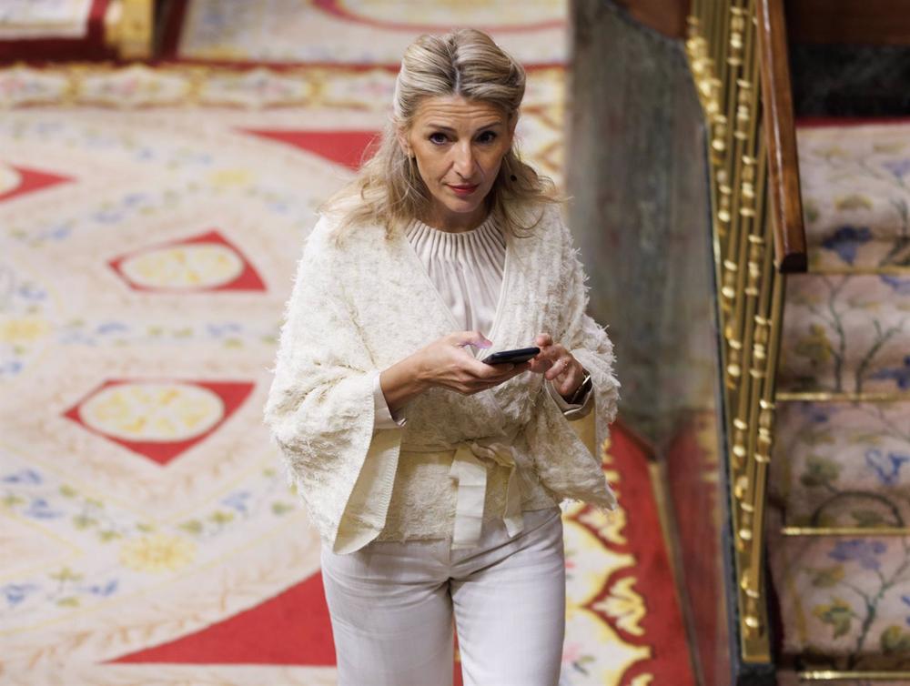 La vicepresidenta segunda y ministra de Trabajo y Economía Social, Yolanda Díaz, a su llegada a una sesión plenaria en el Congreso de los Diputados, a 30 de marzo de 2023, en Madrid (España). La