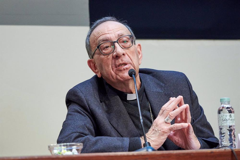 Archivo - El presidente de la Conferencia Episcopal Española, Juan José Omella, ofrece una rueda de prensa en la presentación del nuevo obispo auxiliar de Barcelona en el Palau Episcopal, a de febrero de 2023, en Barcelona, Catalunya (España). El papa Fra Archivo