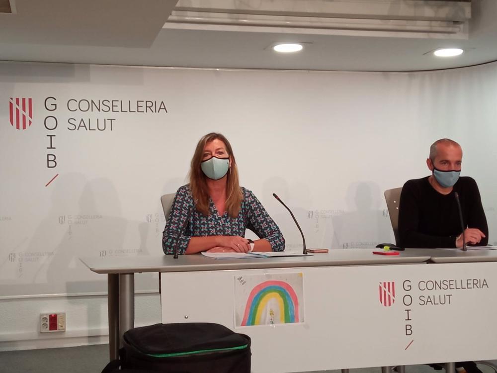 Archivo - Lafau, junto a la consellera de Salud y Consumo, Patricia Gómez, en una rueda de prensa. Archivo