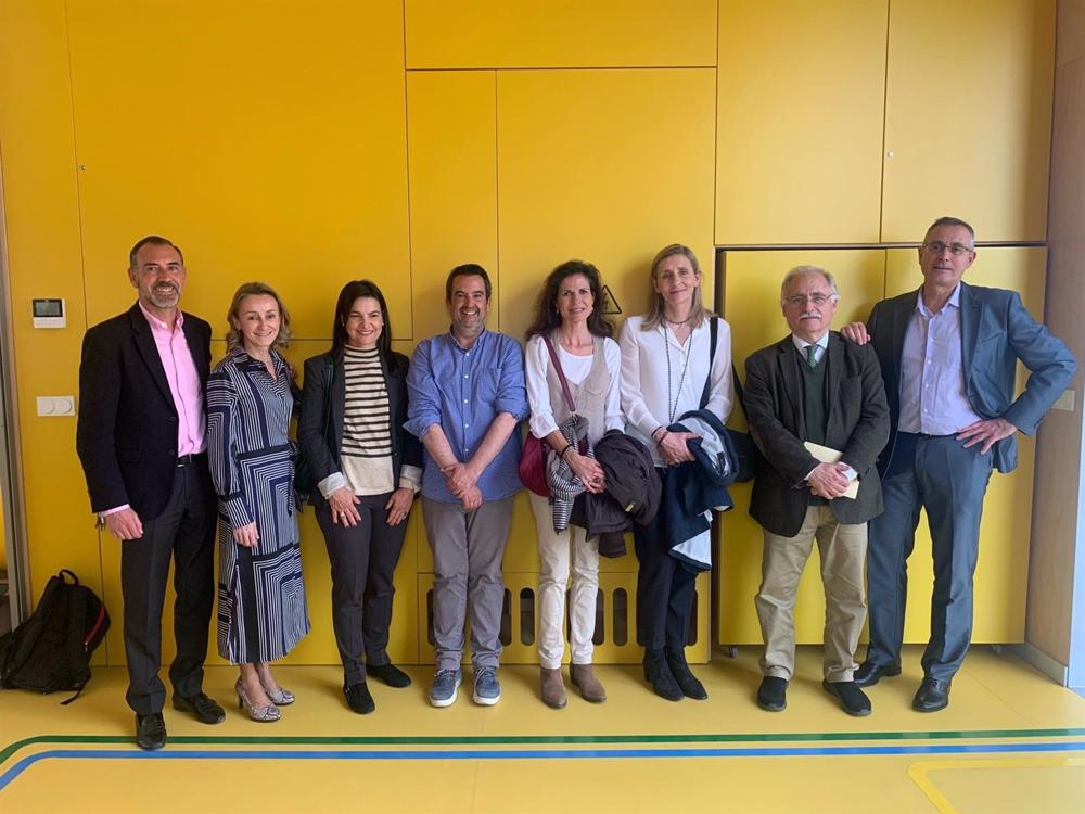 Representación del Patronato de la Fundación Tecnología y Salud ha visitado las instalaciones de la Aceleradora Unoentrecienmil. Representación