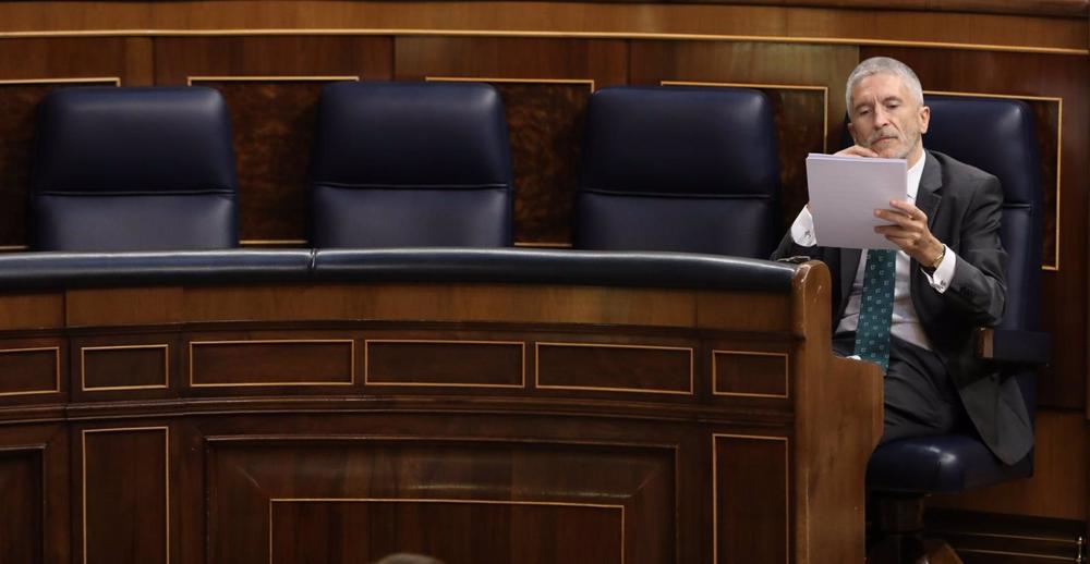 Archivo - El ministro del Interior, Fernando Grande-Marlaska, en una sesión plenaria, en el Congreso de los Diputados. Archivo