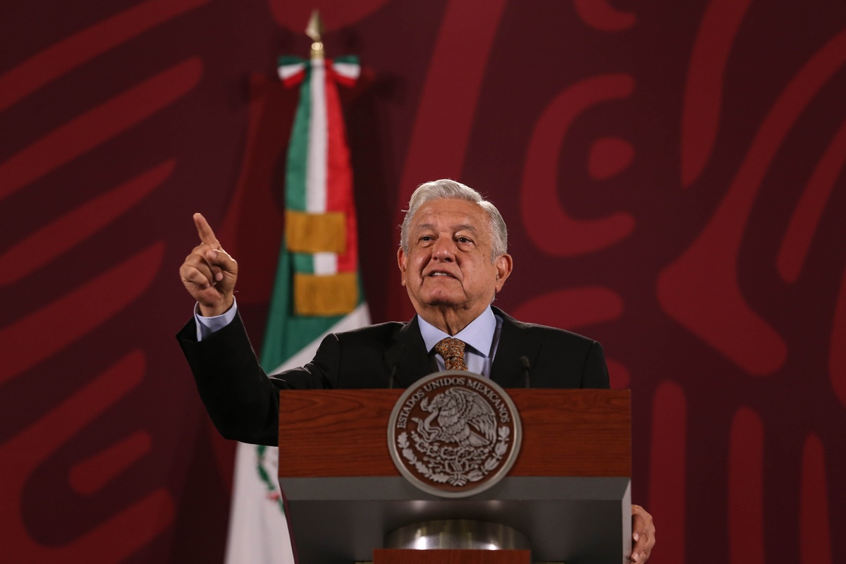 Mexico's president reiterates that he will continue to defend Julian Assange: 