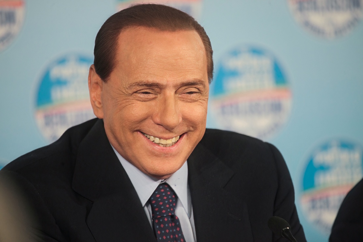Berlusconi drei Wochen nach seiner Einlieferung ins Krankenhaus 
