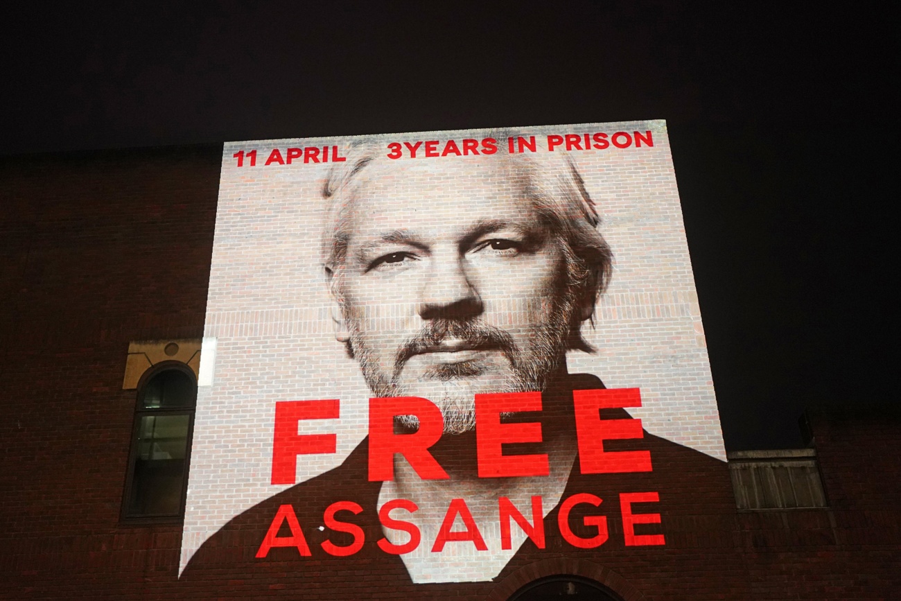 Assange sieht sich in den Vereinigten Staaten 18 Strafanzeigen gegenüber