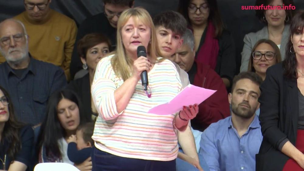 La propietaria de la tienda de alimentación del barrio de Benimaclet de València, Ultramarinos Javi, Maite Navarro, durante el acto de presentación del proyecto político de Sumar La