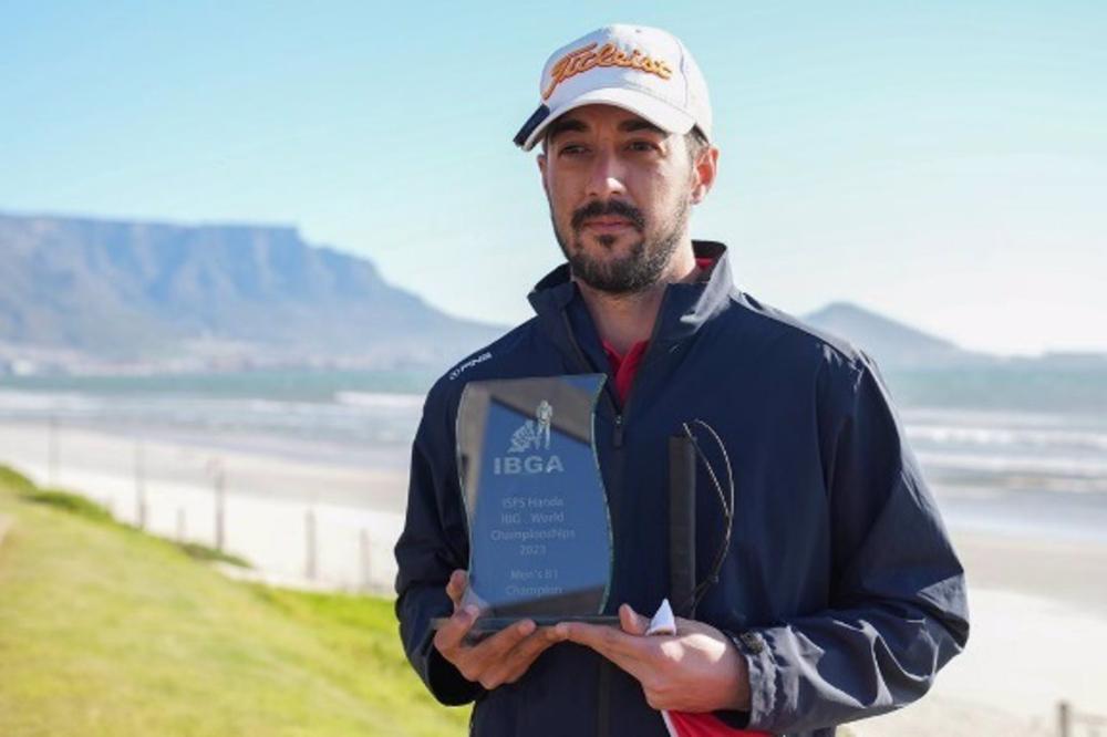El español Alejandro de Miguel, campeón del mundo de golf para ciegos El