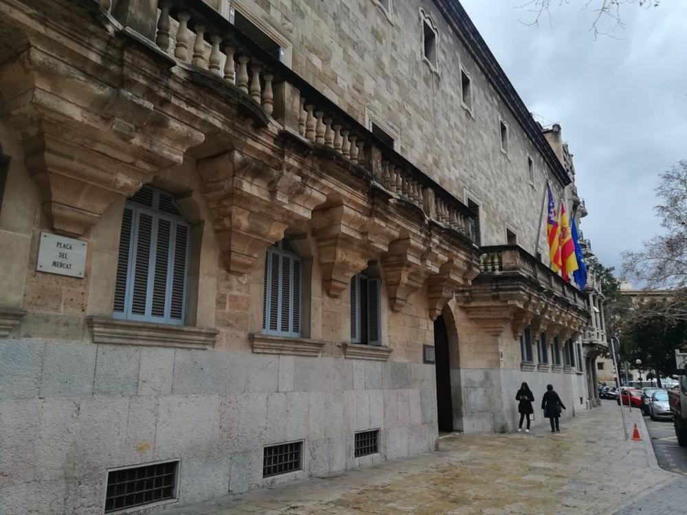 Archivo - Fachada de la Audiencia y el TSJIB. Archivo