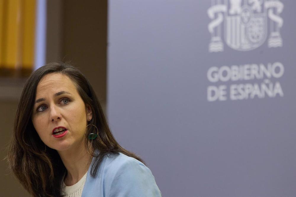 La ministra de Derechos Sociales y Agenda 2030, Ione Belarra, interviene durante el acto de rendición de cuentas 'Escudo social: descubre un futuro mejor', en el Ministerio de Derechos Sociales y Agenda 2030, a 23 de marzo de 2023, en Madrid (España). La