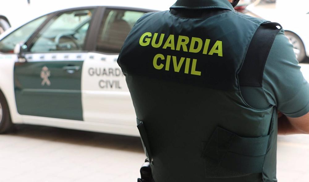 Archivo - Un agente de la Guardia Civil (archivo) Archivo