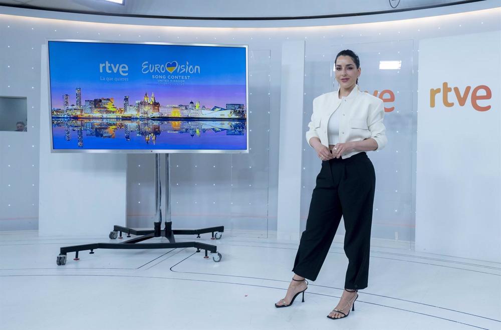 La cantante Ruth Lorenzo posa tras un junket de prensa sobre Eurovisión 2023, en Torrespaña, a 5 de abril de 2023, en Madrid (España). Una de las principales novedades de la gala de Eurovisión 2023, es que la cantante Ruth Lorenzo dará los puntos del jura La