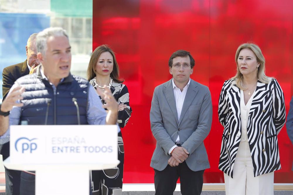 El coordinador general del PP, Elías Bendodo, ha intervenido en un acto con los alcaldes de Madrid y Málaga, José Luis Martínez-Almeida y Francisco de la Torre, respectivamente. El