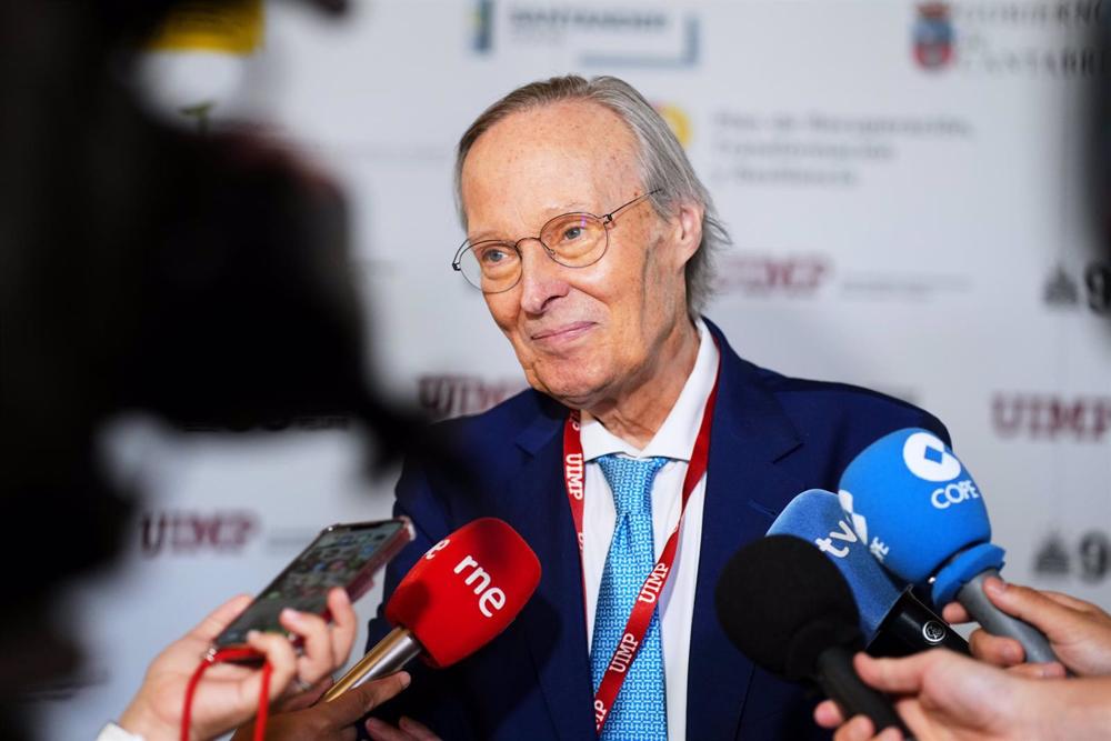 Archivo - El presidente de FIE y exministro de Asuntos Exteriores, Josep Piqué, comparece en el photocall del Palacio de la Magdalena, donde participa en un encuentro en la UIMP, a 13 de julio de 2022, en Madrid (España). Archivo