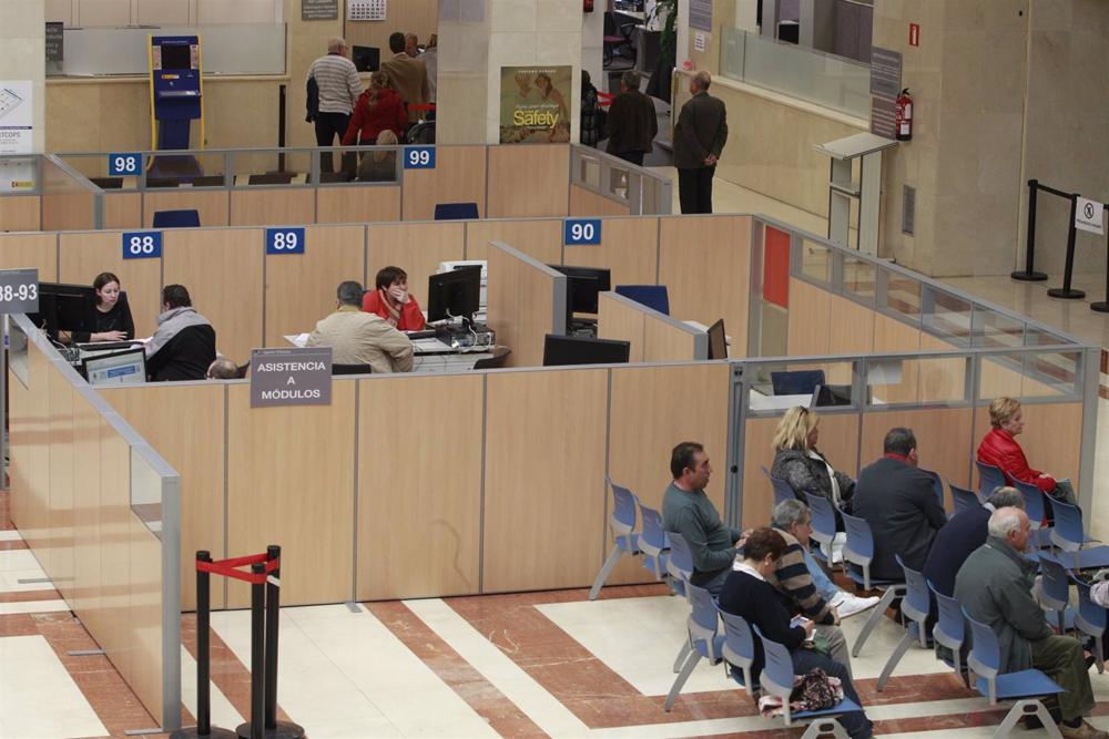 Archivo - Hacienda, Agencia Tributaria, AEAT, declaración de la Renta, contribuyente, IRPF, impuestos, impuesto, funcionarios, funcionario Archivo