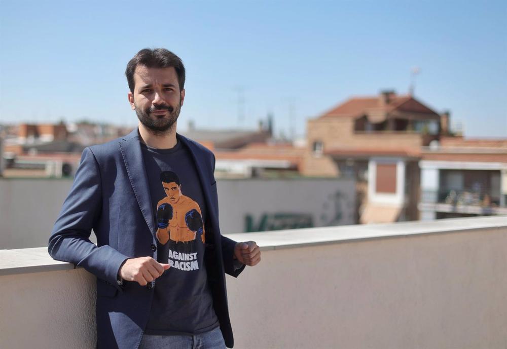 Archivo - El secretario tercero de la Mesa del Congreso y secretario de Educación de la dirección estatal de Podemos, Javier Sánchez Serna, durante una entrevista para Europa Press en la sede de Podemos, a 30 de julio de 2021, en Madrid (España). Archivo