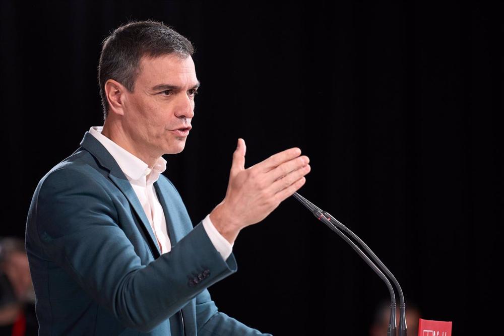 El presidente del Gobierno, Pedro Sánchez, interviene durante un acto de partido, en el Palacio de Congresos, a 3 de abril de 2023, en Albacete, Castilla-La Mancha (España). El