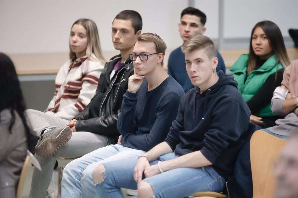 Archivo - Un grupo de jóvenes. Archivo