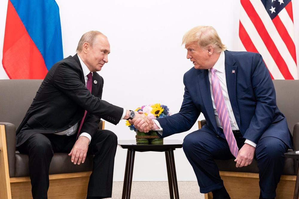 Archivo - El presidente ruso, Vladimir Putin, y el expresidente de EEUU Donald Trump Archivo