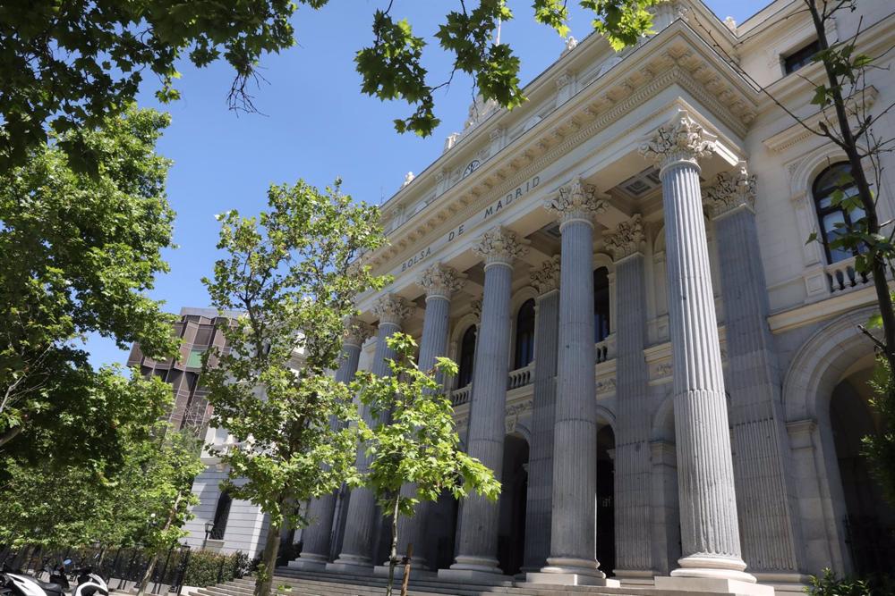 Archivo - Fachada del edificio de la Bolsa de Madrid Archivo