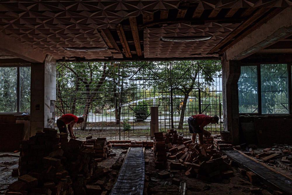 Archivo - Imagen de archivo de trabajadores en Melitopol. Archivo