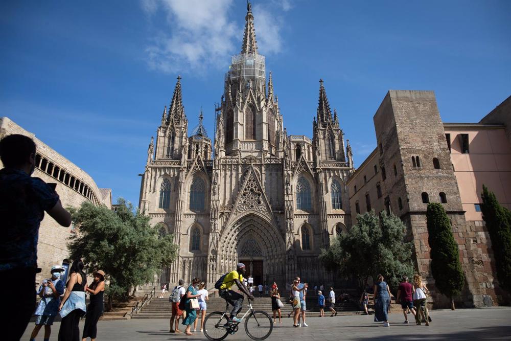 Archivo - La Catedral Basílica Metropolitana de Barcelona, a 5 de agosto de 2021, en Barcelona, Catalunya (España) Archivo