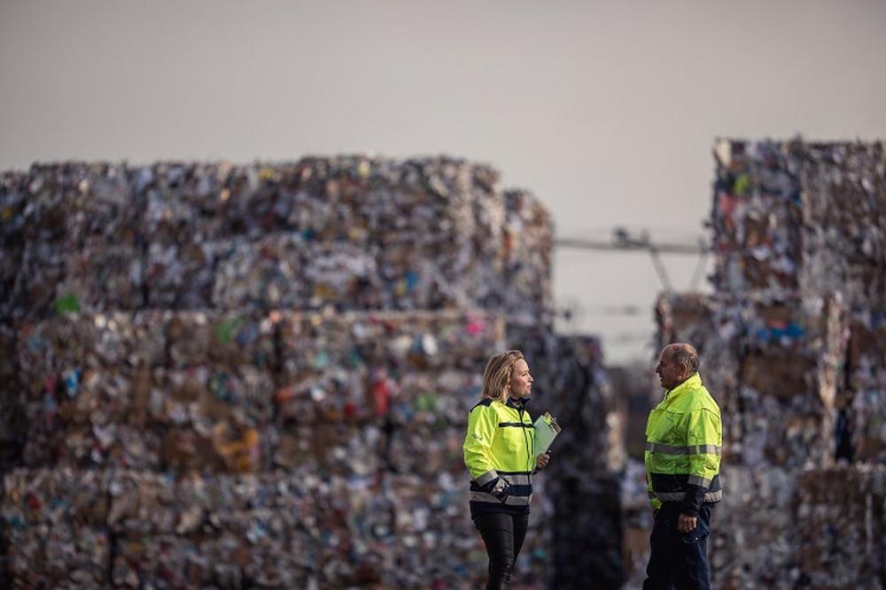 Archivo - Imagen del proceso de reciclaje de Smurfit Kappa. Archivo