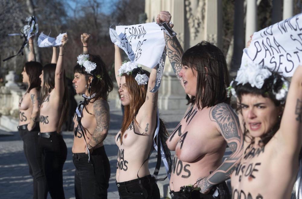 Archivo - Varias activistas de Femen durante una protesta por el incremento de feminicidios cometidos en España Archivo