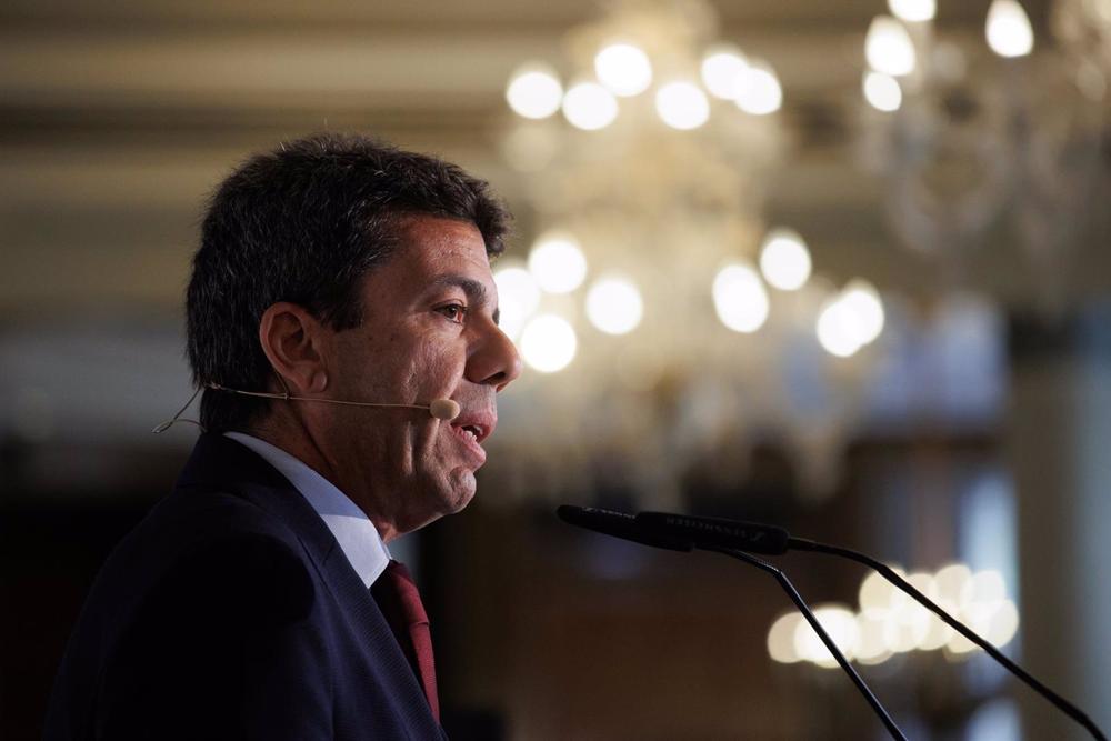 Feijóo asiste a un encuentro de ‘El Mundo’ protagonizado por Carlos Mazón Feijóo