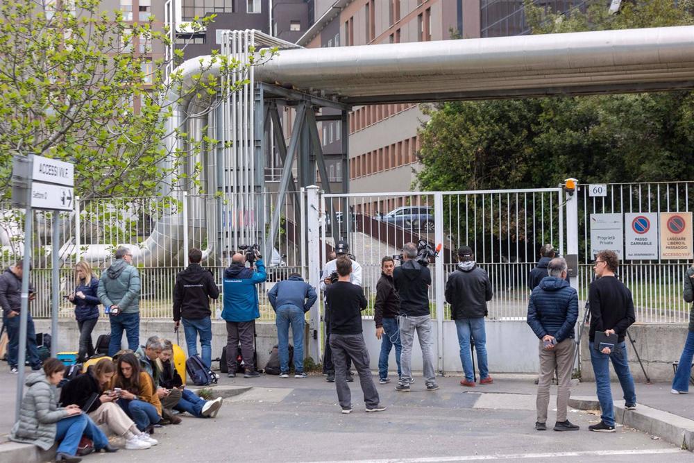 Mailänder Krankenhaus, in dem Silvio Berlusconi weiterhin stationär behandelt wird Mailänder