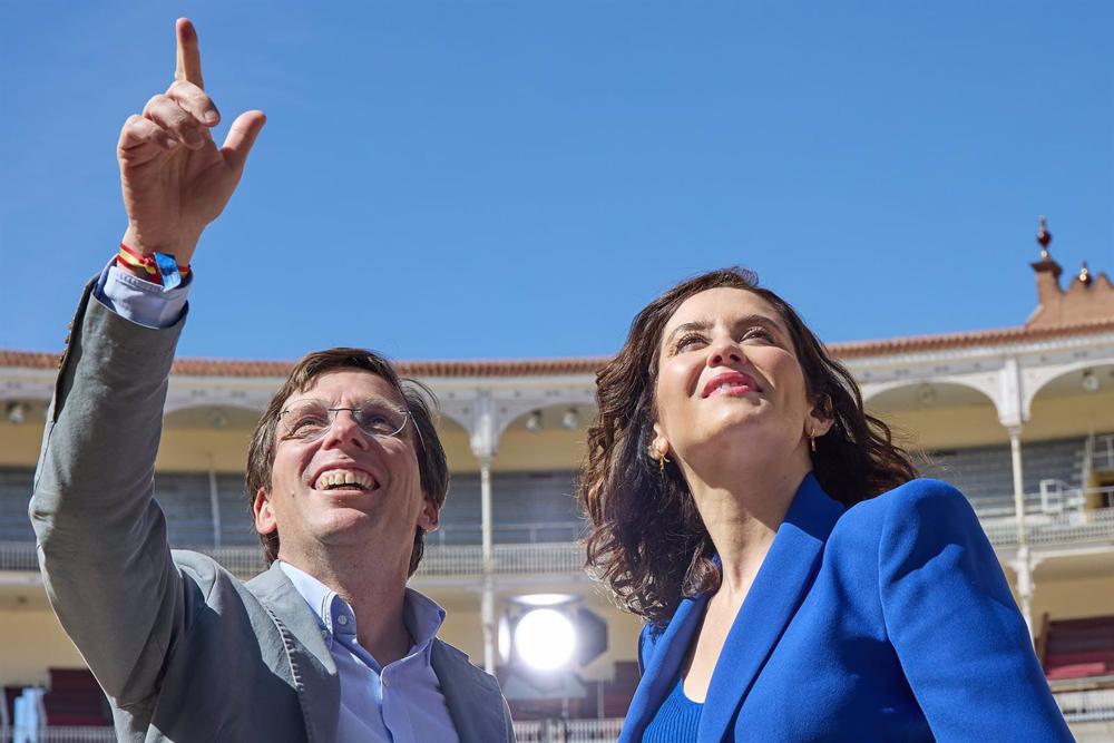 El alcalde de Madrid, José Luis Martínez-Almeida y la presidenta de la Comunidad de Madrid, Isabel Díaz Ayuso, durante la presentación de los candidatos del Partido Popular de Madrid a las alcaldías de los 179 municipios que conforman la región El