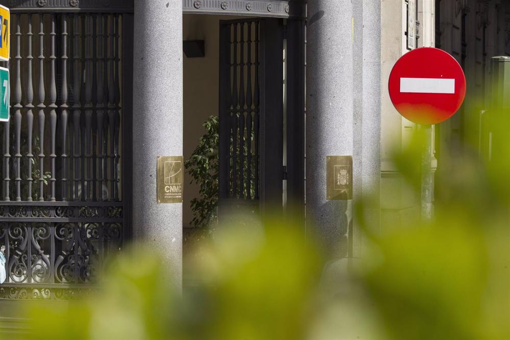 Archivo - CNMC, fachada de la Comisión Nacional de los Mercados y la Competencia. Archivo