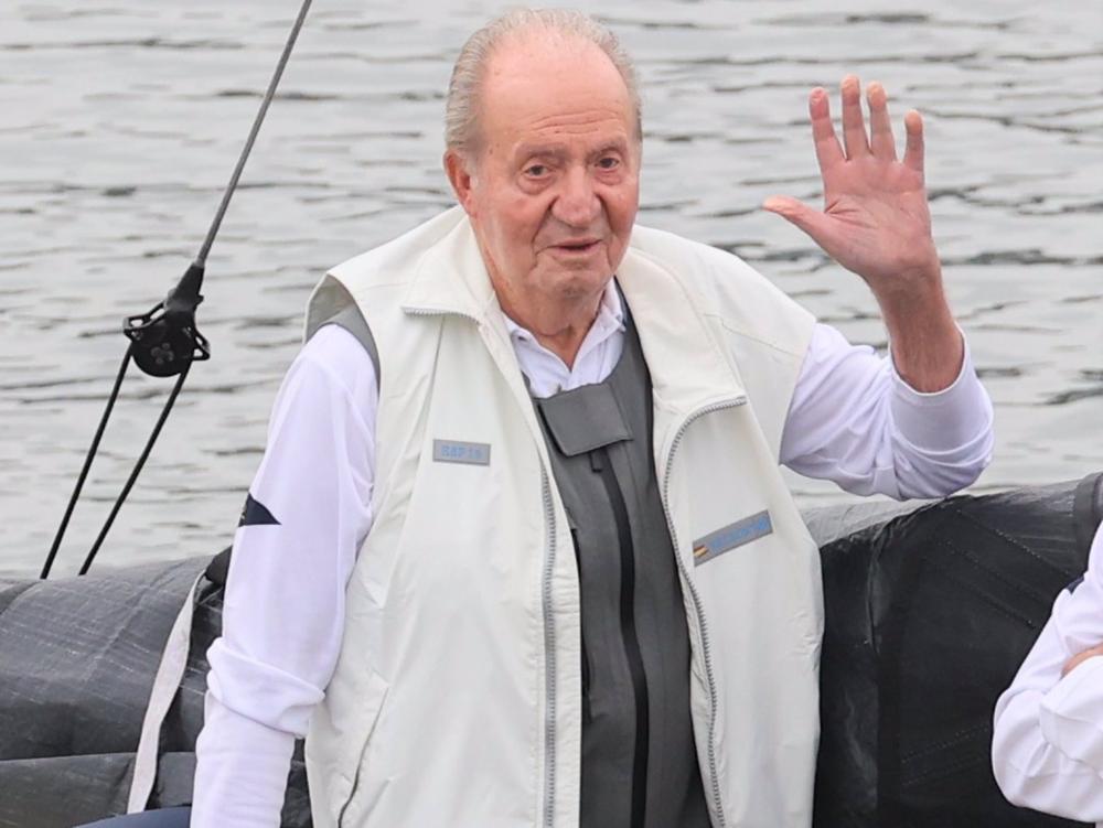 Archivo - El Rey Juan Carlos, durante su última visita a España, en mayo de 2022 en Sanxenxo Archivo