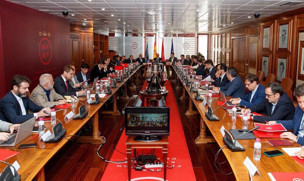 Imagen de la reunión en la RFEF por la final de la Copa del Rey entre el Real Madrid y Osasuna Imagen