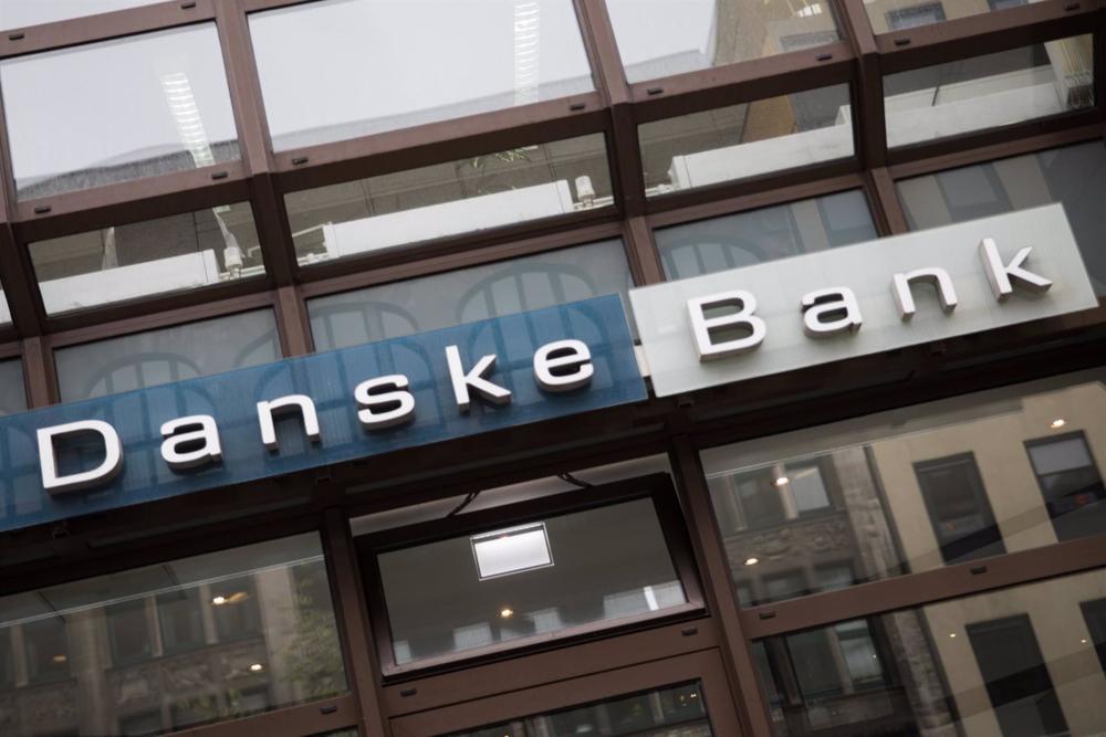 Archivo - FILED - 26 October 2018, Hamburg: A Danske Bank logo can be seen on a building with a branch of the Danish bank. Danske Bank, Denmark's largest lender, reported roughly unchanged net profit for 2019, which was 15.1 billion kroner (2.2 billion do Archivo