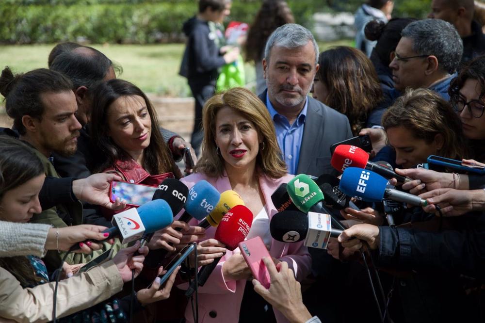 La ministra Raquel Sánchez en declaraciones a los periodistas en Barcelona, a viernes 14 de abril de 2023, en Barcelona, Catalunya (España) La