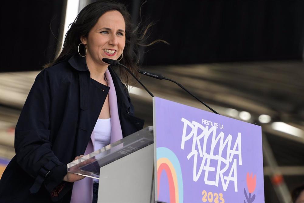 La secretaria general de Podemos y ministra de Derechos Sociales y Agenda 2030, Ione Belarra, interviene en la Fiesta de la Primavera de Podemos, a 15 de abril de 2023, en Zaragoza, Aragón (España). La