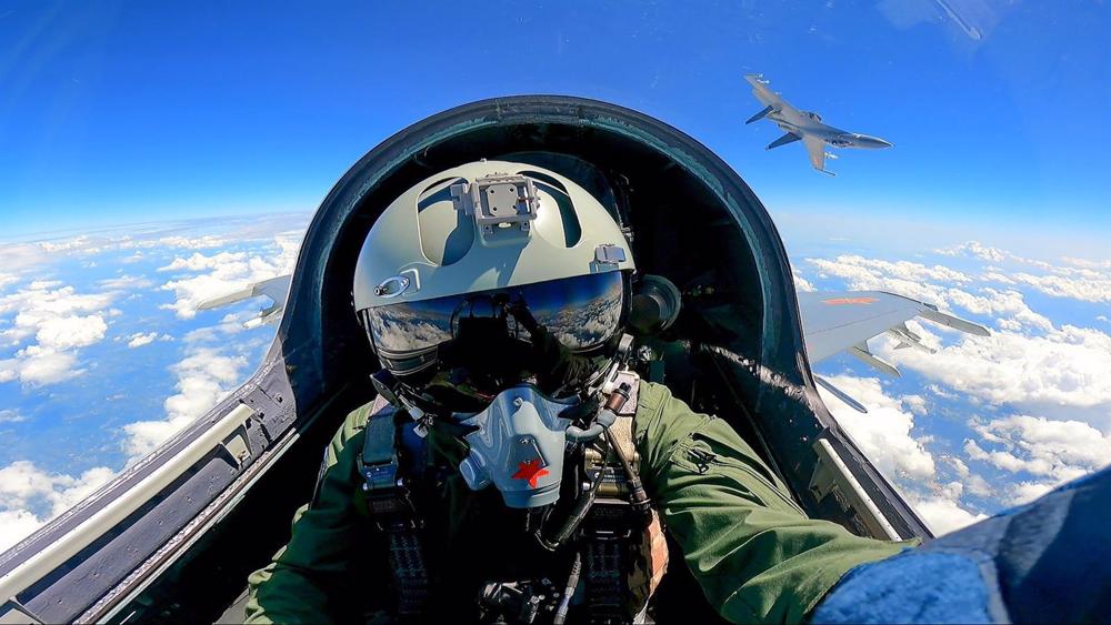 Piloto de avión de combate del Ejército de China durante unas maniobras alrededor de Taiwán Piloto