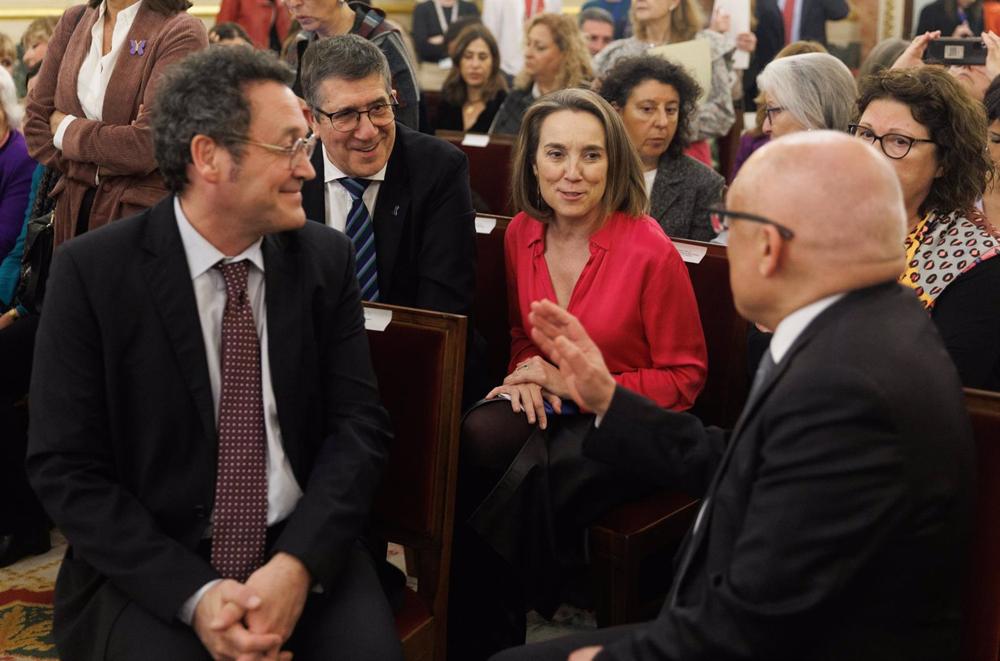 Archivo - El Fiscal General del Estado, Álvaro García (1i); el portavoz del PSOE en el Congreso, Patxi López (2i); la secretaria general del PP, Cuca Gamarra (c), y el secretario de Estado de Relaciones con las Cortes, Rafael Simancas, en un acto Archivo