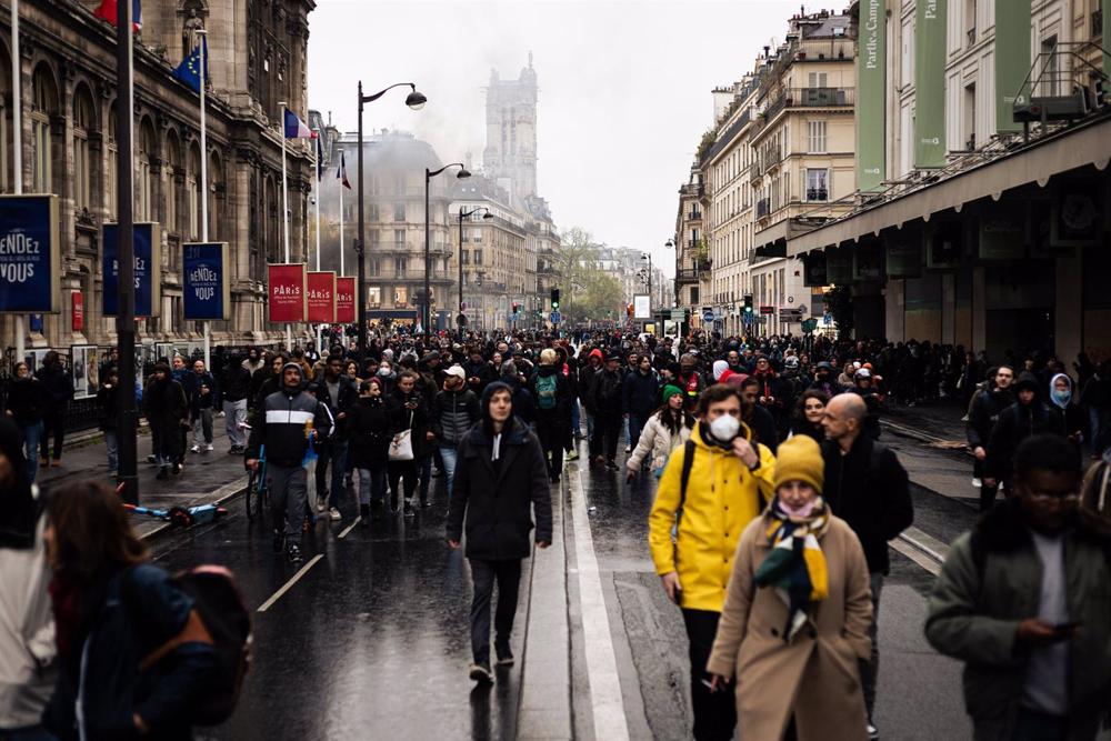 Two out of three French support maintaining protests against pension reform