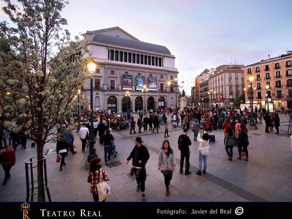 Archivo - Fachada del Teatro Real de la plaza de Ópera Archivo
