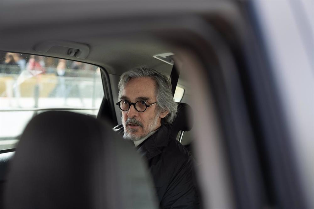 El abogado del exjugador Dani Alves, Cristóbal Martell, durante su salida de los juzgados El