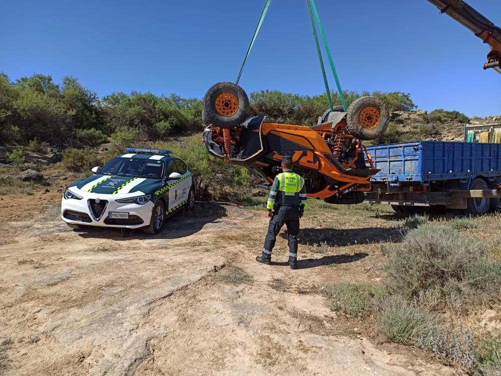 Retirada del vehículo, en el término municipal de Caspe. Retirada