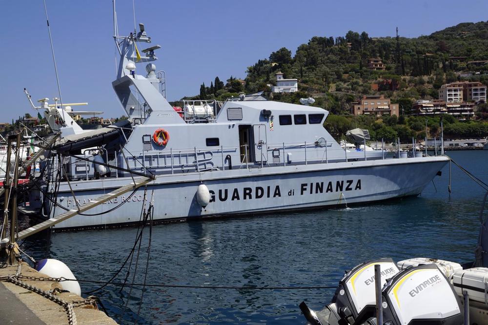 La Polizia trova due tonnellate di cocaina in mare al largo delle coste siciliane