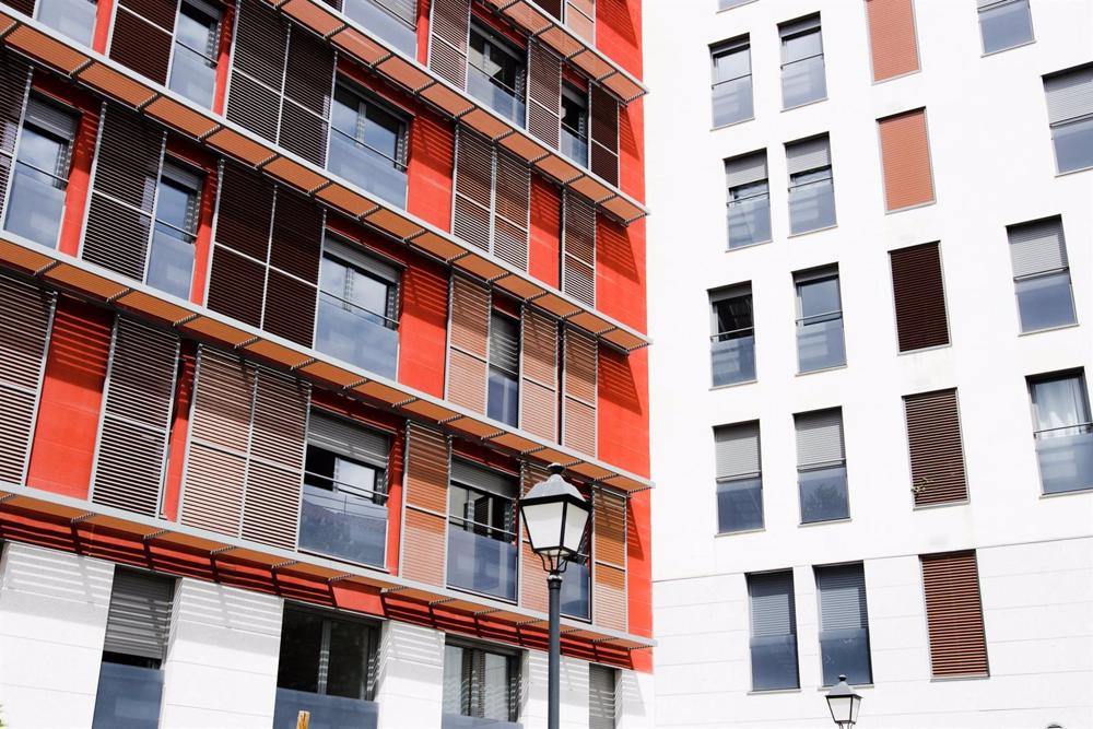 Dos edificios en el distrito de Embajadores, a 14 de abril de 2023, en Madrid (España). Dos