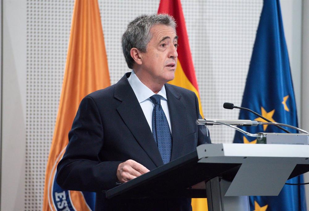 Archivo - El director general de Protección Civil y Emergencias, Leonardo Marcos González, interviene en el acto de entrega de las medallas al Mérito de Protección Civil, en el Centro Tecnológico de Seguridad del Ministerio del Interior, a 10 de febrero d Archivo