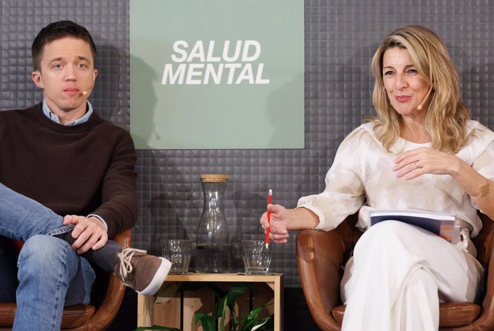 Archivo - La vicepresidenta segunda, Yolanda Díaz, y el líder de Más País, Iñigo Errejón, durante la presentación del Informe Precariedad laboral y salud mental: conocimientos y políticas, en el Impact Hub Piamonte, a 17 de marzo de 2023, en Madrid (Españ Archivo