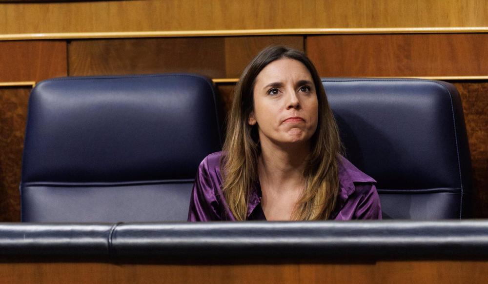 Archivo - La ministra de Igualdad, Irene Montero, durante una sesión de control al Gobierno Archivo