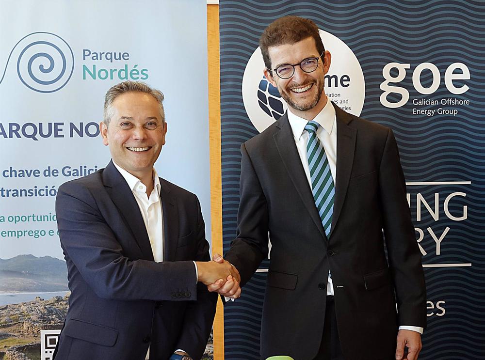 Archivo - El Secretario General del GOE-Asime, Enrique Mallón, y el CEO de BlueFloat Energy, Carlos Martín, en la firma del acuerdo Archivo